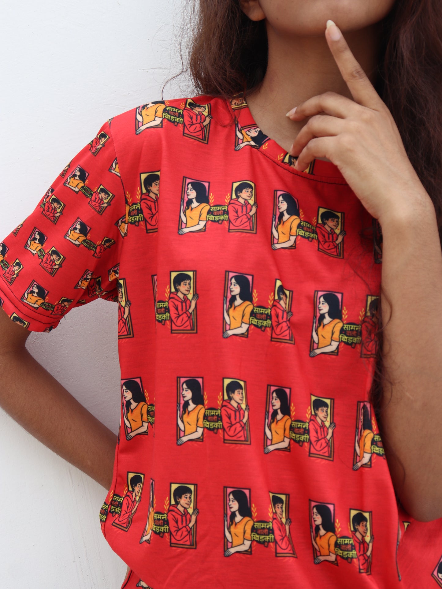 Saamne Wali Khidki Mein T-Shirt (WLW)